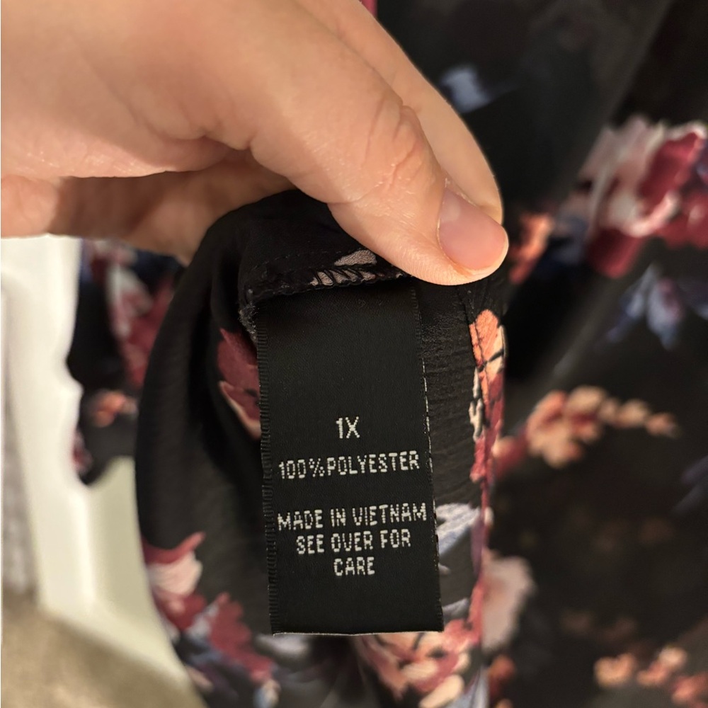 Alyx Black Floral Blouse - Picture 7 of 7